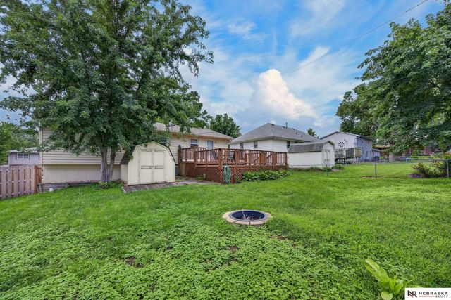 810 S Grandview Avenue, Papillion, NE 68046