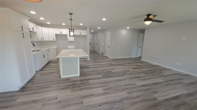 1411 13th Avenue, Belle Plaine, IA 52208