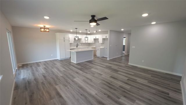 1411 13th Avenue, Belle Plaine, IA 52208