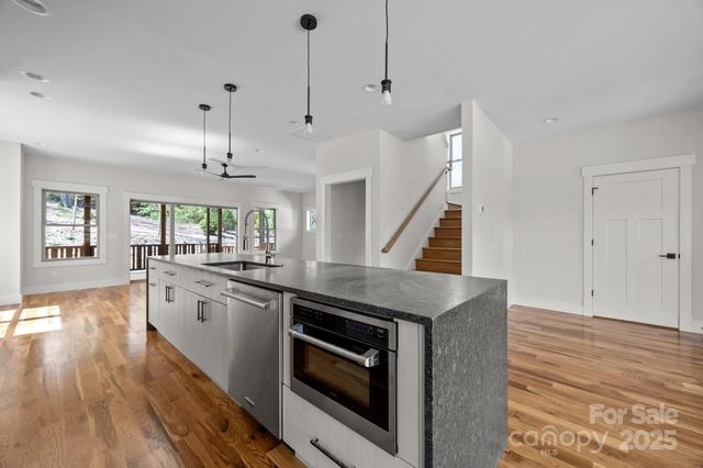 91 Glendale Avenue, Asheville, NC 28803