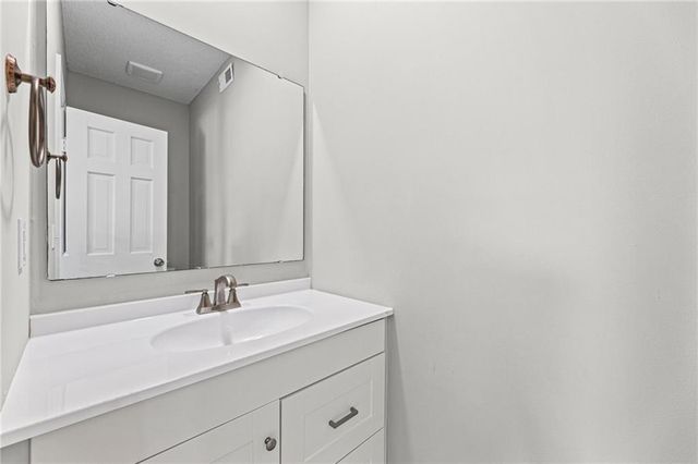 22003 W 47th Terrace, Shawnee, KS 66226