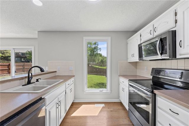 22003 W 47th Terrace, Shawnee, KS 66226