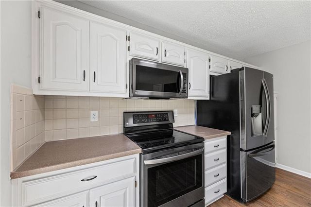 22003 W 47th Terrace, Shawnee, KS 66226