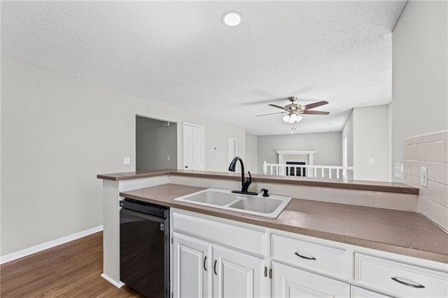 22003 W 47th Terrace, Shawnee, KS 66226