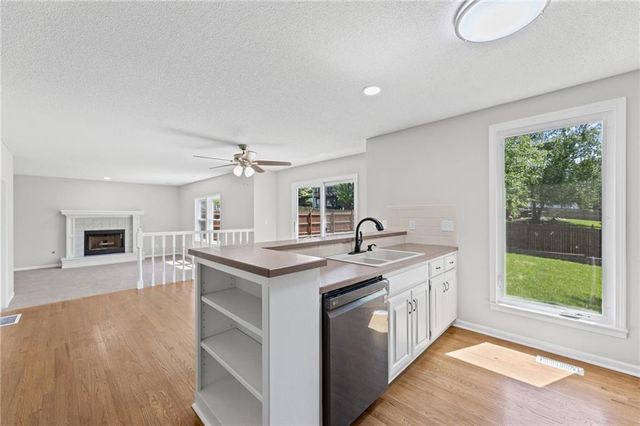 22003 W 47th Terrace, Shawnee, KS 66226