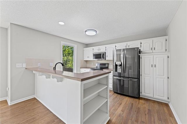 22003 W 47th Terrace, Shawnee, KS 66226