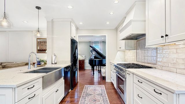 2960 CANE CREEK DR, Germantown, TN 38138