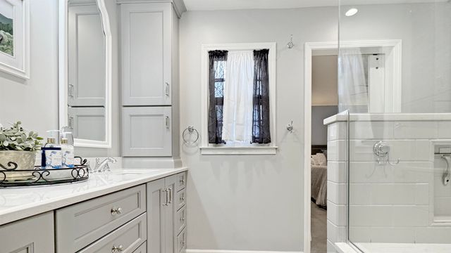 2960 CANE CREEK DR, Germantown, TN 38138