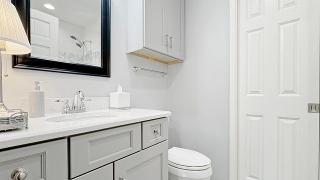 2960 CANE CREEK DR, Germantown, TN 38138