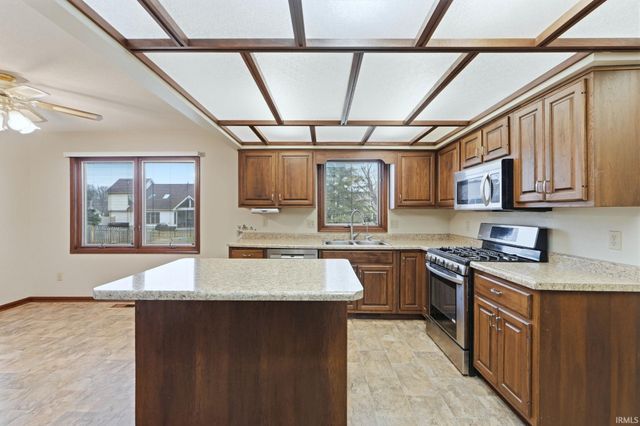 12124 Wellingham Court, Fort Wayne, IN 46845