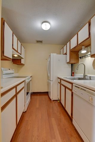 15 Bower Rd A11, Quincy, MA 02169