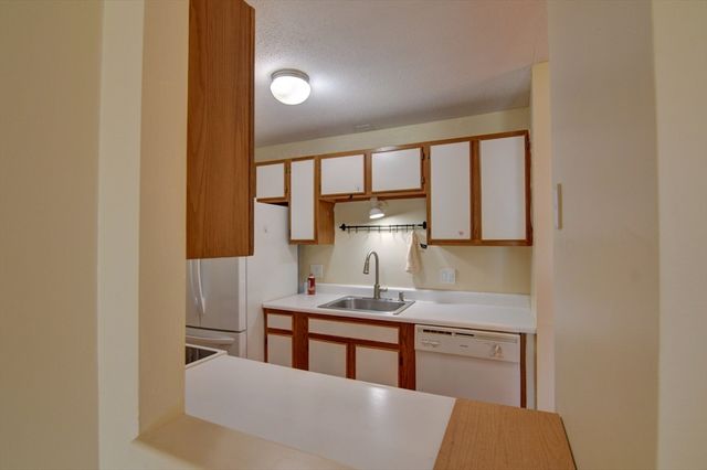 15 Bower Rd A11, Quincy, MA 02169