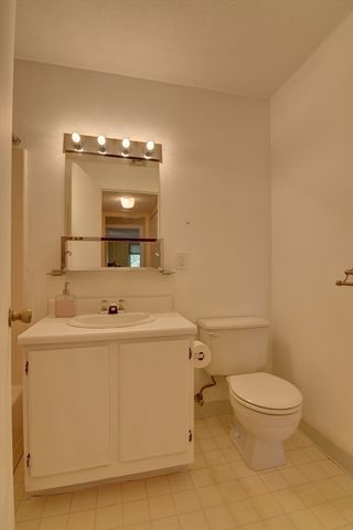 15 Bower Rd A11, Quincy, MA 02169