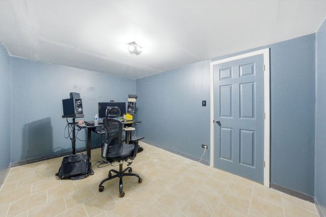 14325 Tripp Avenue, Midlothian, IL 60445