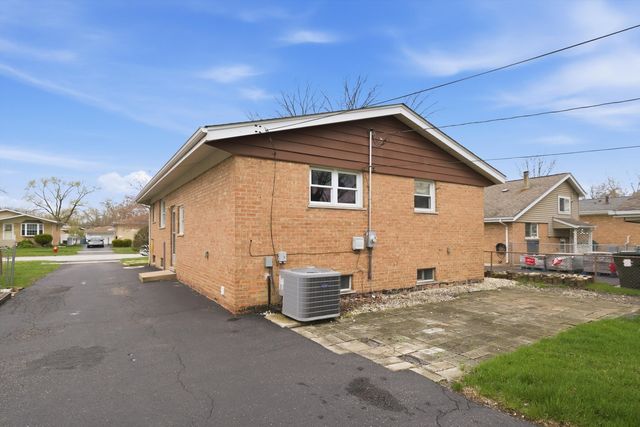 14325 Tripp Avenue, Midlothian, IL 60445