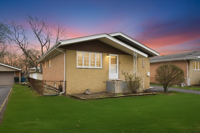 14325 Tripp Avenue, Midlothian, IL 60445