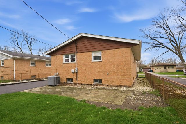 14325 Tripp Avenue, Midlothian, IL 60445