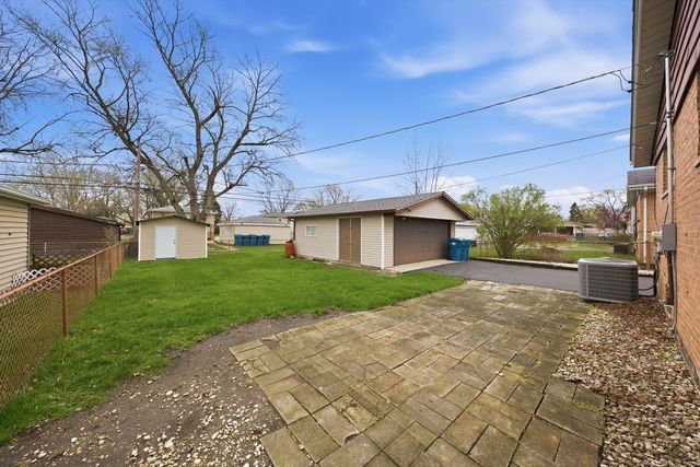 14325 Tripp Avenue, Midlothian, IL 60445