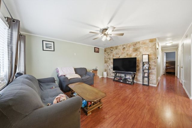 14325 Tripp Avenue, Midlothian, IL 60445