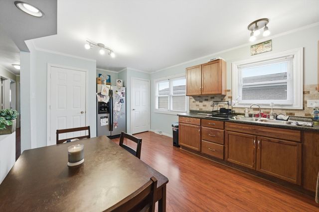 14325 Tripp Avenue, Midlothian, IL 60445