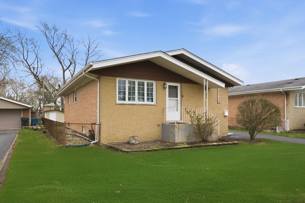 14325 Tripp Avenue, Midlothian, IL 60445