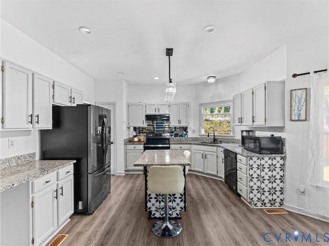9512 Craigs Mill Dr, Glen Allen, VA 23060