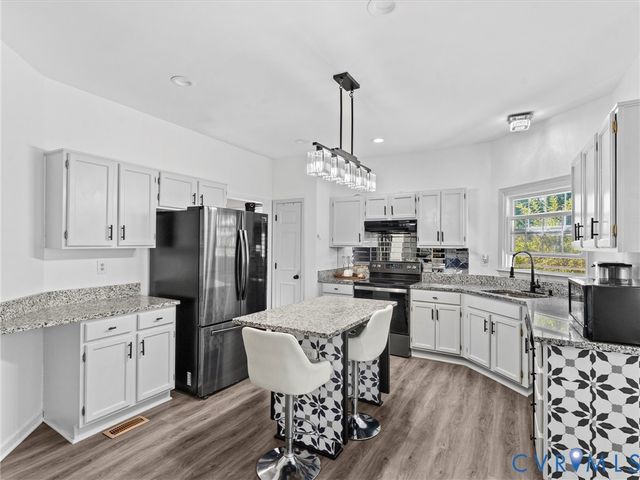 9512 Craigs Mill Dr, Glen Allen, VA 23060