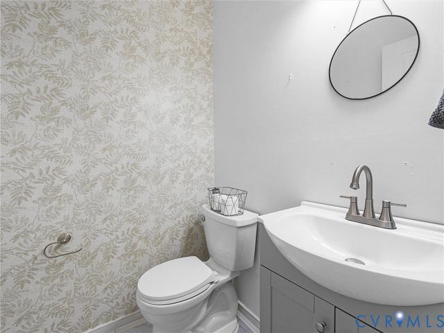 9512 Craigs Mill Dr, Glen Allen, VA 23060