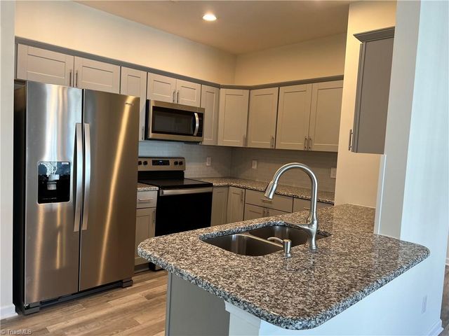 2607 Pennoak Way J, Greensboro, NC 27407