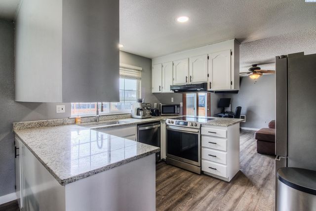 213 S 76th Avenue, Yakima, WA 98908