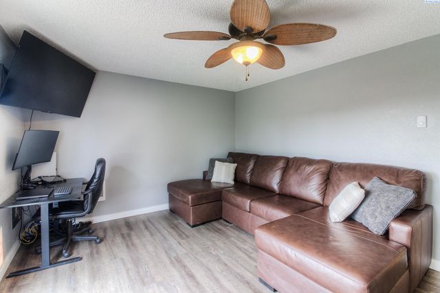 213 S 76th Avenue, Yakima, WA 98908