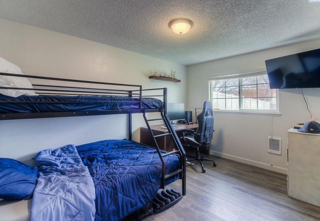 213 S 76th Avenue, Yakima, WA 98908