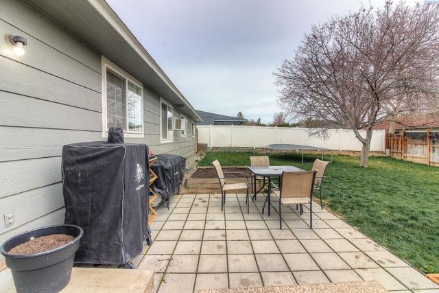 213 S 76th Avenue, Yakima, WA 98908