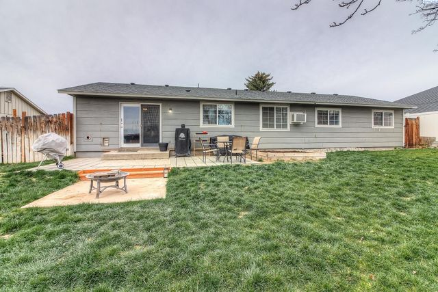 213 S 76th Avenue, Yakima, WA 98908