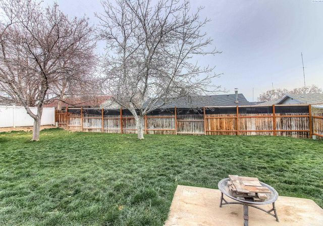 213 S 76th Avenue, Yakima, WA 98908