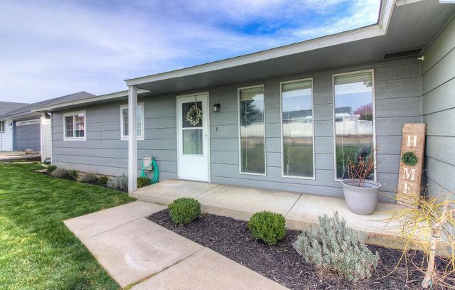 213 S 76th Avenue, Yakima, WA 98908