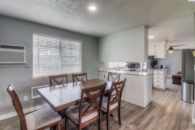 213 S 76th Avenue, Yakima, WA 98908