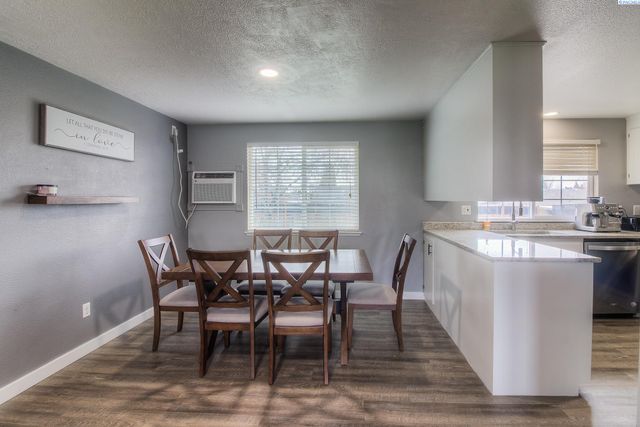 213 S 76th Avenue, Yakima, WA 98908