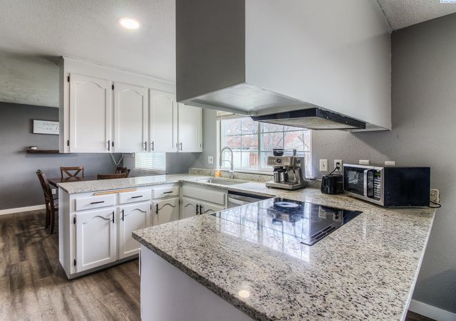 213 S 76th Avenue, Yakima, WA 98908