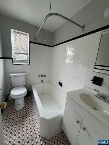 294-308 Terrace Avenue 296b, Hasbrouck Heights, NJ 07604