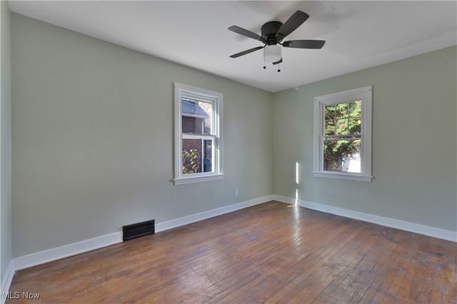 30 Upland Avenue, Youngstown, OH 44505