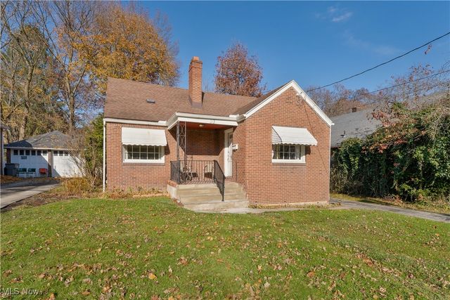 30 Upland Avenue, Youngstown, OH 44505