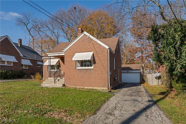 30 Upland Avenue, Youngstown, OH 44505
