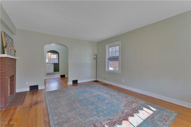 30 Upland Avenue, Youngstown, OH 44505