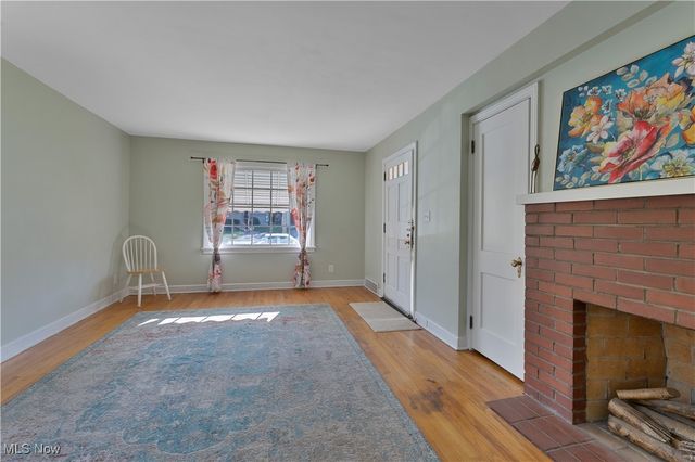 30 Upland Avenue, Youngstown, OH 44505