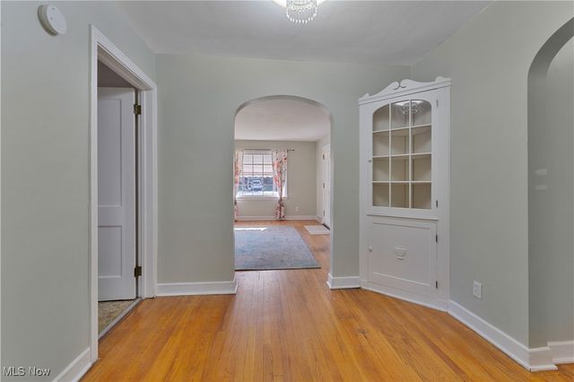 30 Upland Avenue, Youngstown, OH 44505