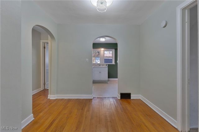 30 Upland Avenue, Youngstown, OH 44505