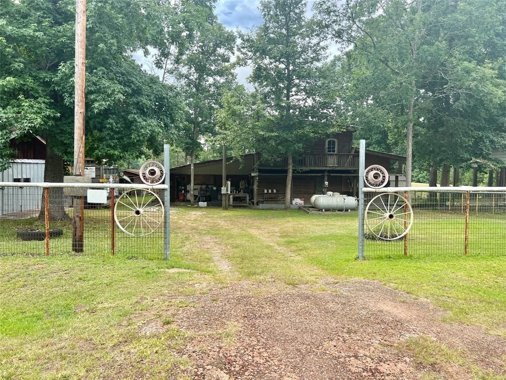 128 Wood Haven, Livingston, TX 77351