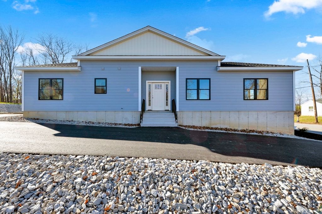 7 L Stevens Rd B, Charlton, MA 01507