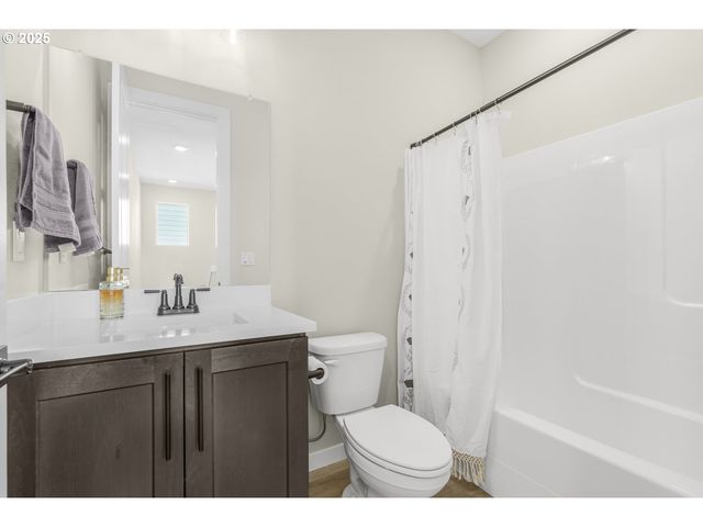 8069 Se ORION Ln, Hillsboro, OR 97123